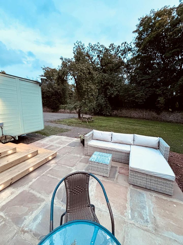 Spectacular Hut with Hot-tub in Milford Haven, Wales