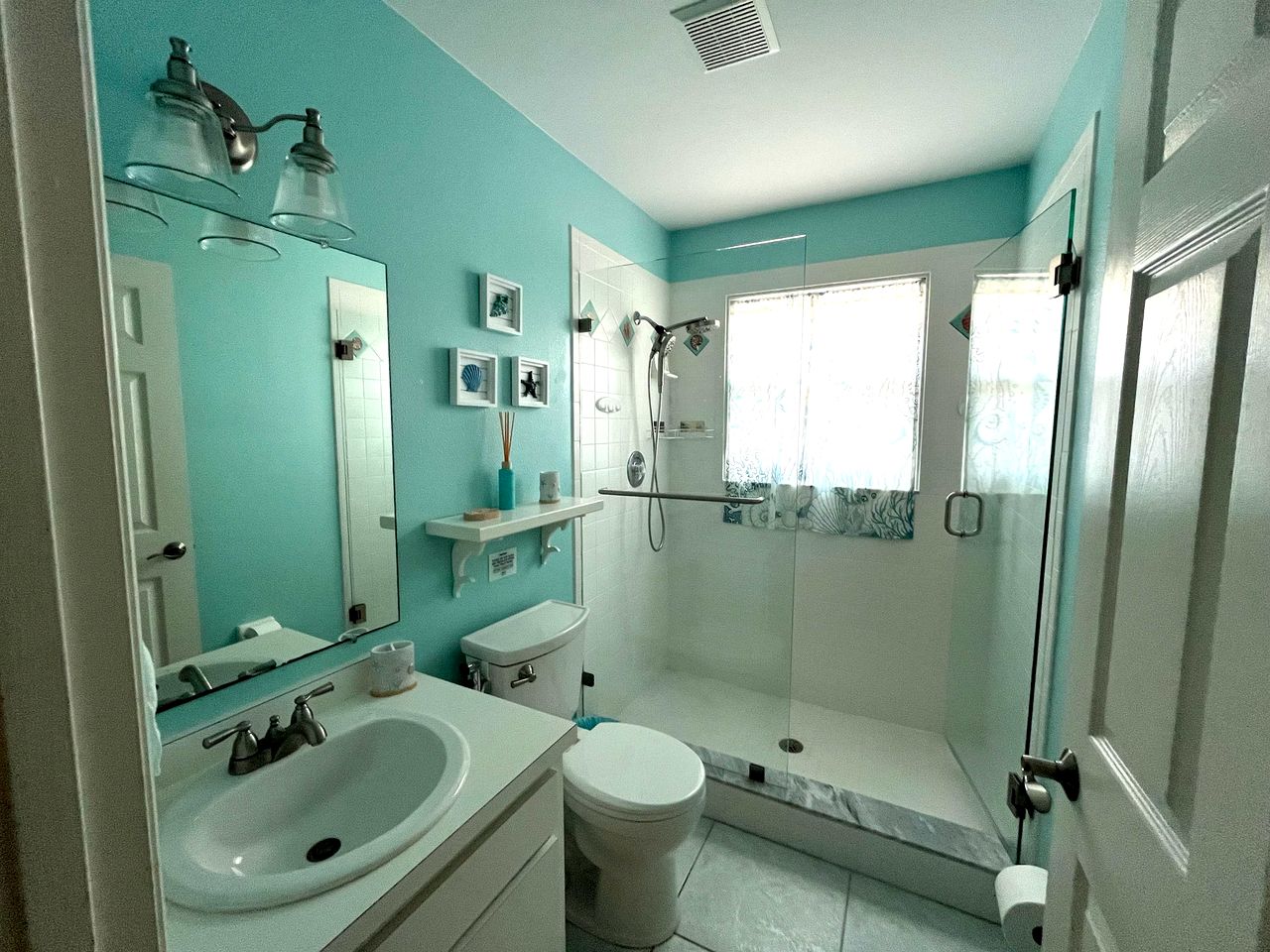 Serene Bayfront Cottage with Private Dock and Beach Access near Florida’s Coastal Paradise