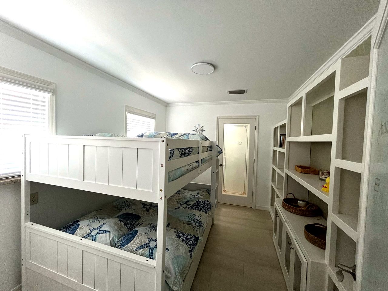 Serene Bayfront Cottage with Private Dock and Beach Access near Florida’s Coastal Paradise
