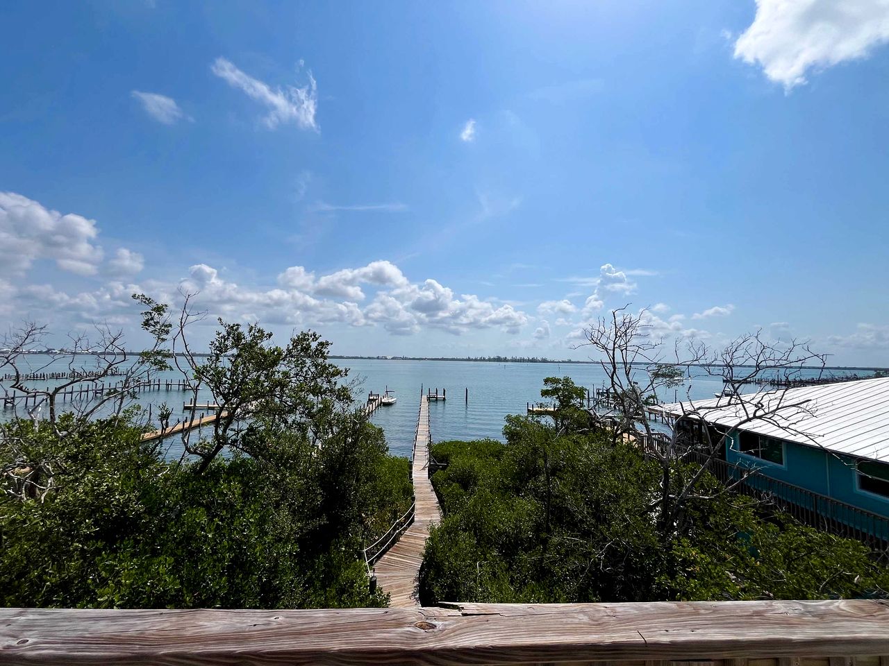 Serene Bayfront Cottage with Private Dock and Beach Access near Florida’s Coastal Paradise