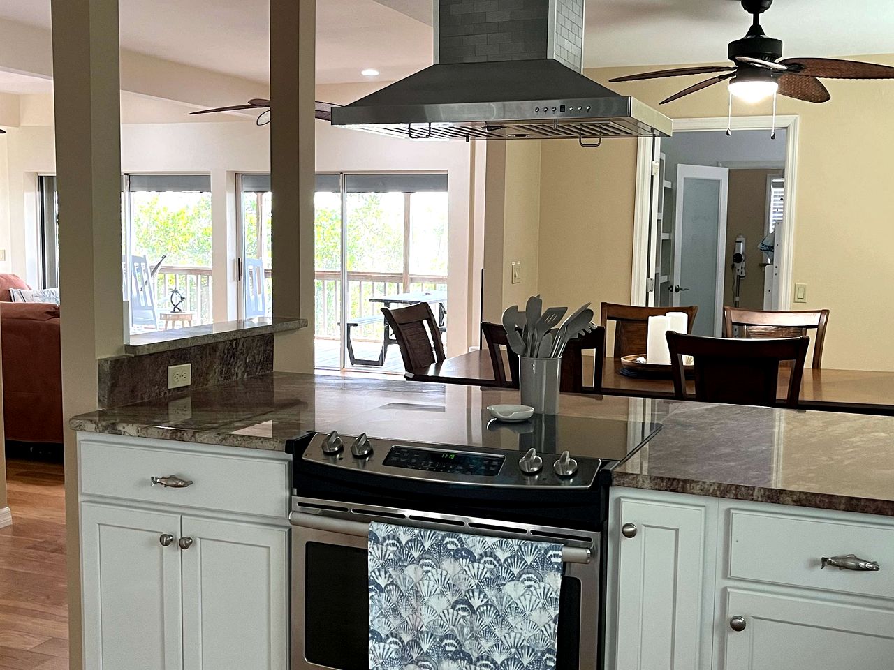 Serene Bayfront Cottage with Private Dock and Beach Access near Florida’s Coastal Paradise
