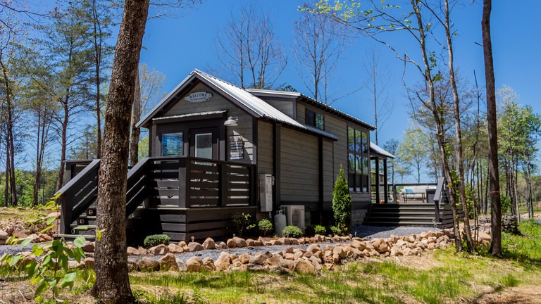 Amazing Lake Close Cabin with Fire Pit in Tracy City, Tennessee
