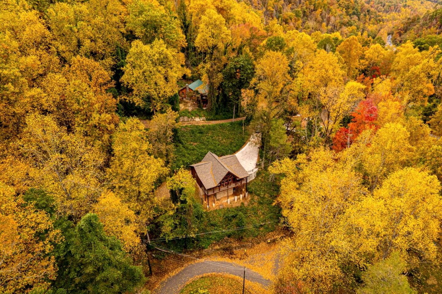 Charming Forest Cabin with Hot Tub & Fire Pit near Gatlinburg, Tennessee