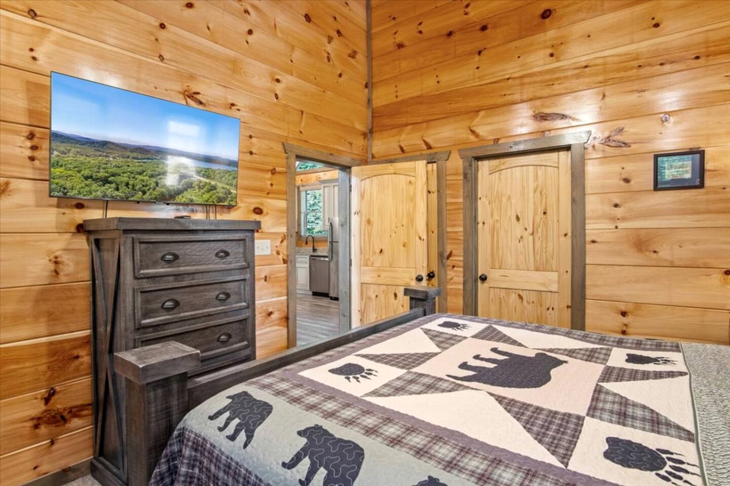 Charming Forest Cabin with Hot Tub & Fire Pit near Gatlinburg, Tennessee