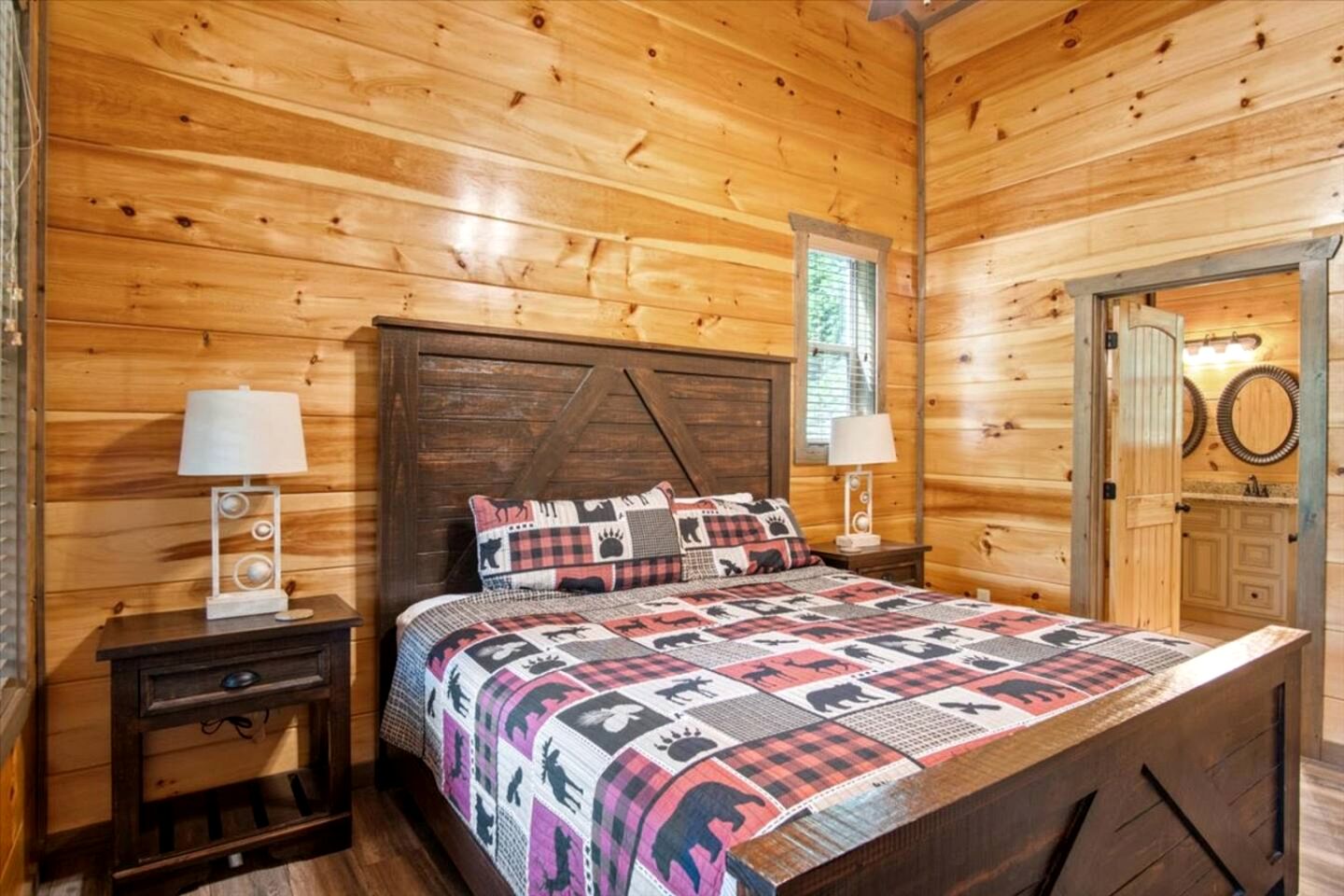 Charming Forest Cabin with Hot Tub & Fire Pit near Gatlinburg, Tennessee