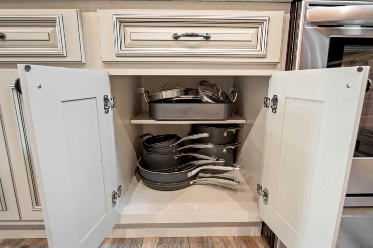 Charming Forest Cabin with Hot Tub & Fire Pit near Gatlinburg, Tennessee