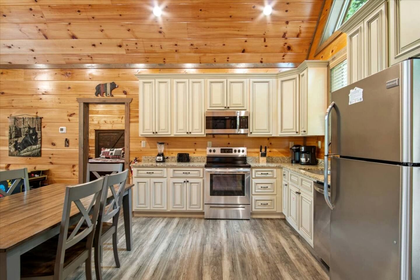 Charming Forest Cabin with Hot Tub & Fire Pit near Gatlinburg, Tennessee