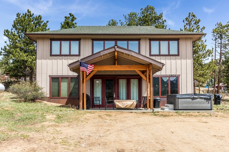 Idyllic Retreat with Private Hot Tub near Rocky Mountain National Park and Estes Park, Colorado