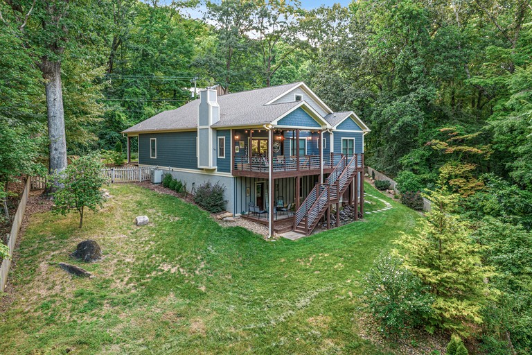 Cozy Spacious Cabin with Beautiful Hiking Trails in Tennessee