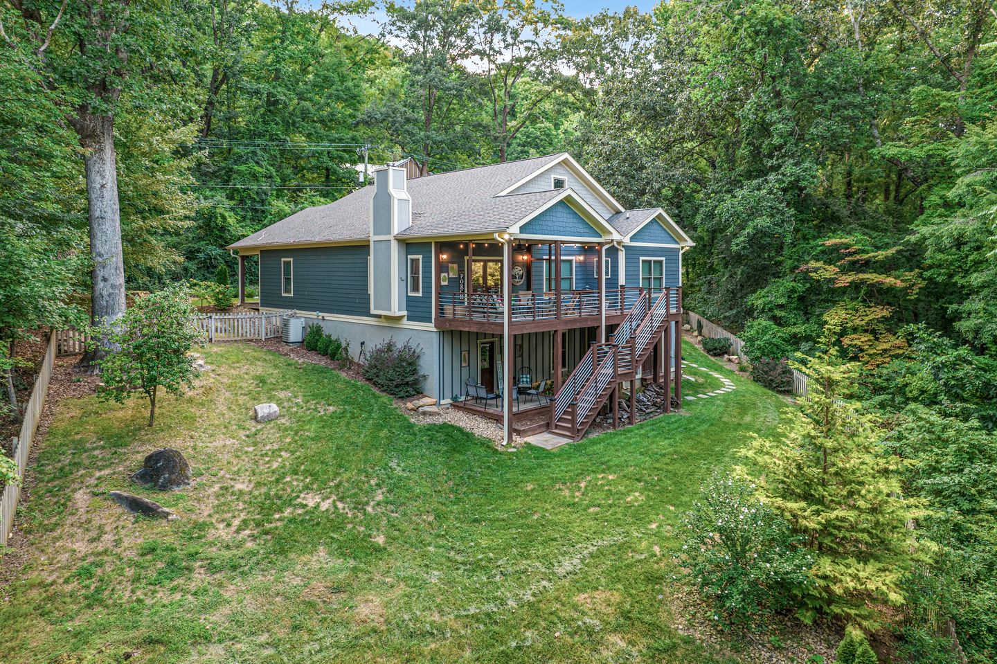 Cozy Spacious Cabin with Beautiful Hiking Trails in Tennessee