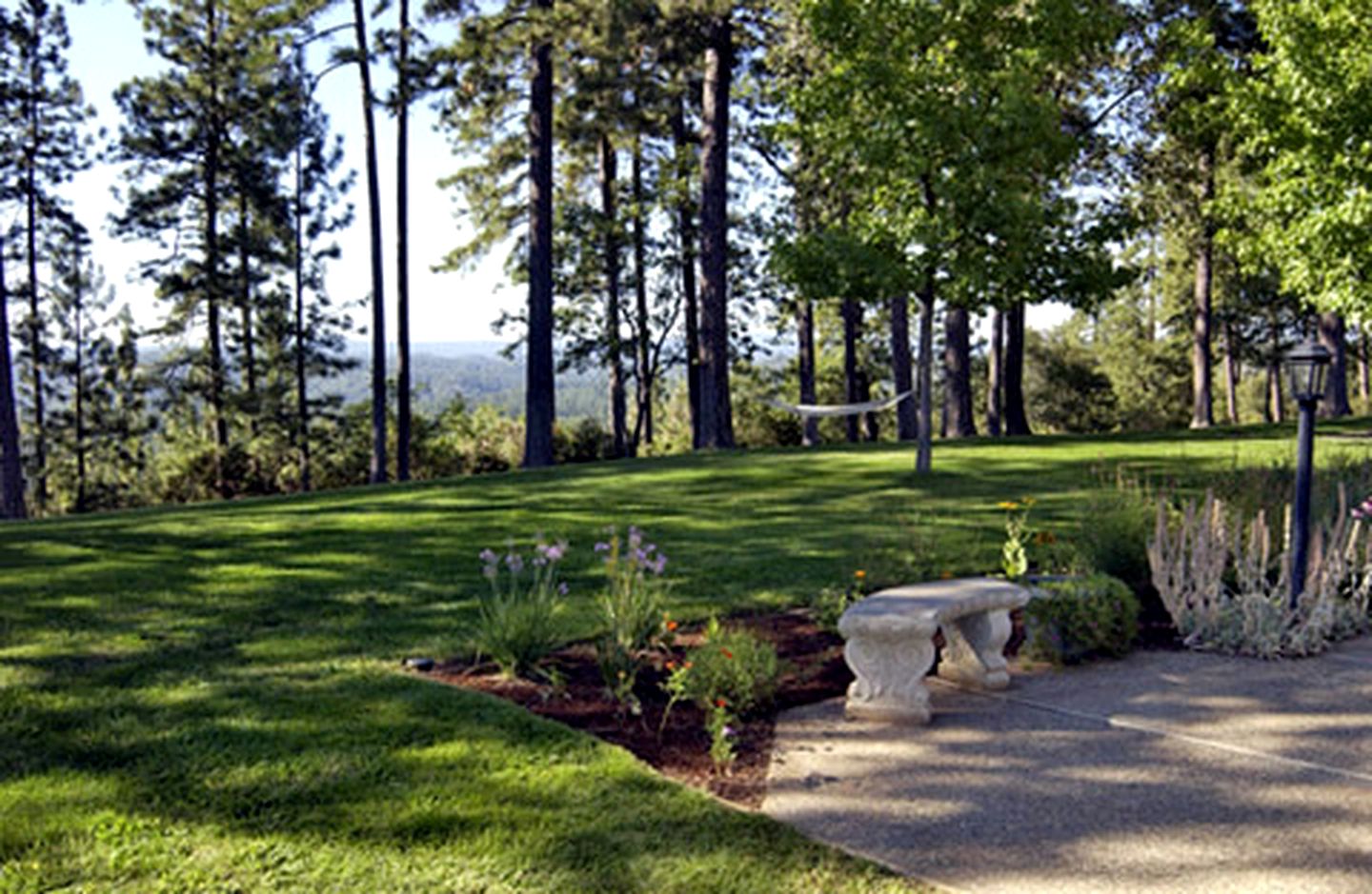 Enchanting Suite Rental for Two with Mountain Views near Roseville, California