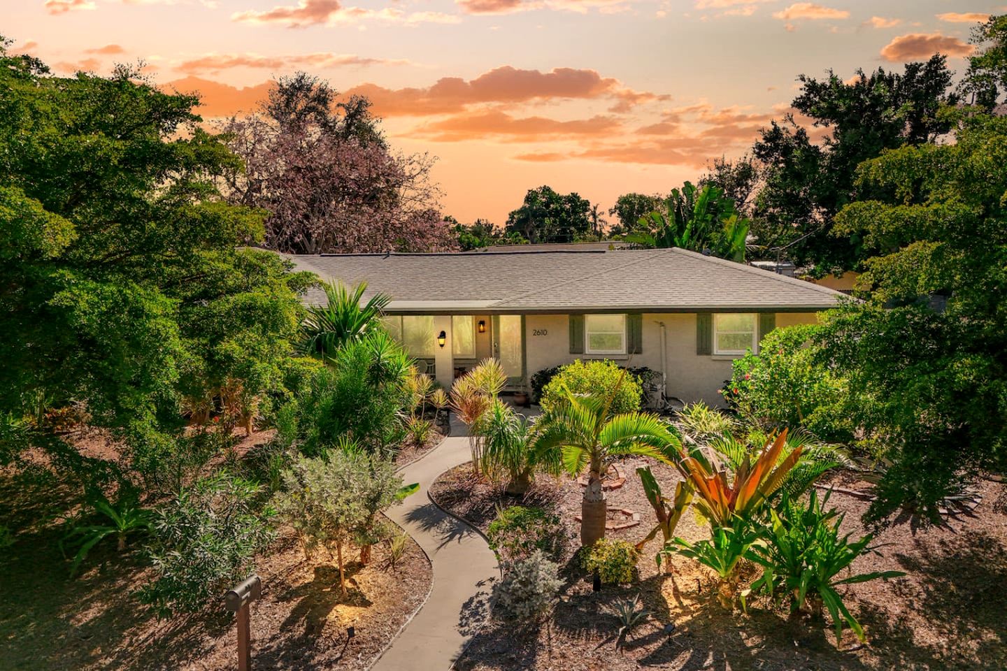 Private Oasis with Lanai and Lounge Space in Sarasota, Florida
