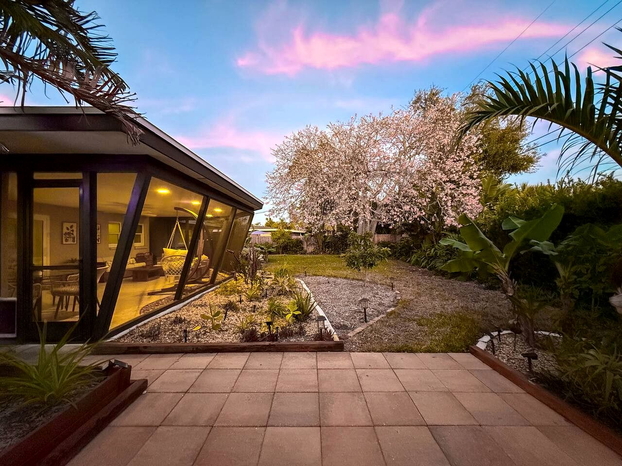 Private Oasis with Lanai and Lounge Space in Sarasota, Florida