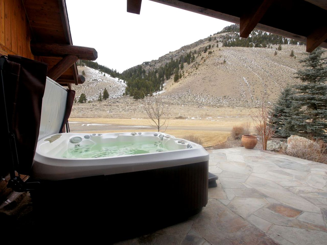 Breathtaking Lodge Suite Rental Overlooking Big Hole River in Melrose, Montana