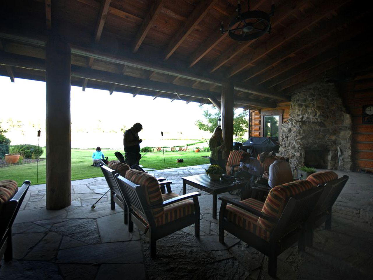 Luxury Suite in Secluded Lodge near the Pioneer Mountains in Melrose, Montana