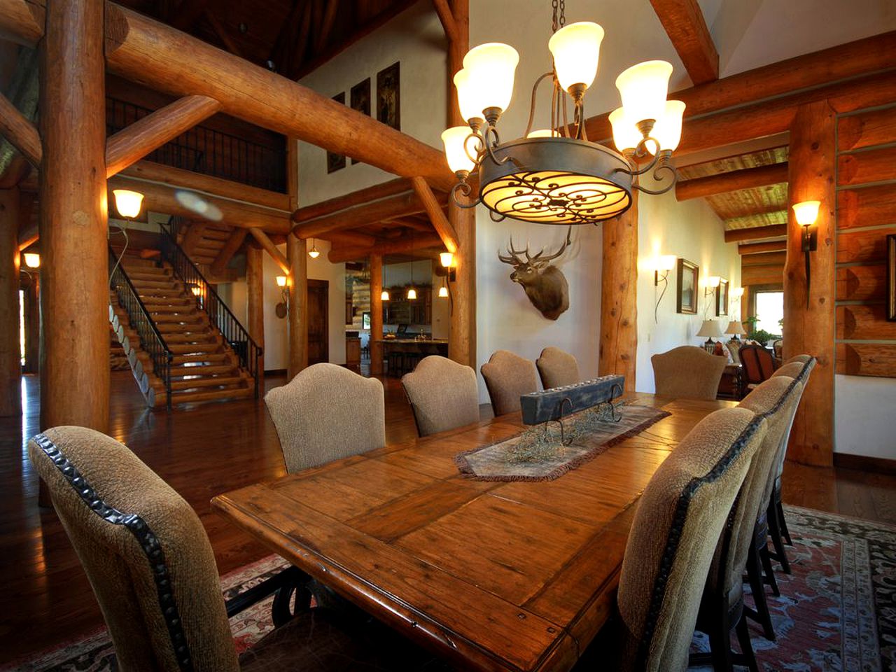 Luxury Suite in Secluded Lodge near the Pioneer Mountains in Melrose, Montana