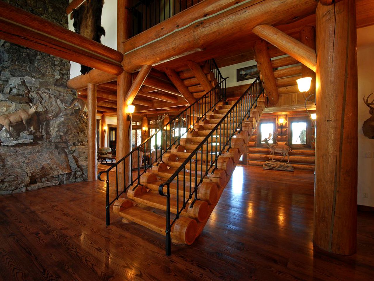 Luxury Suite in Secluded Lodge near the Pioneer Mountains in Melrose, Montana