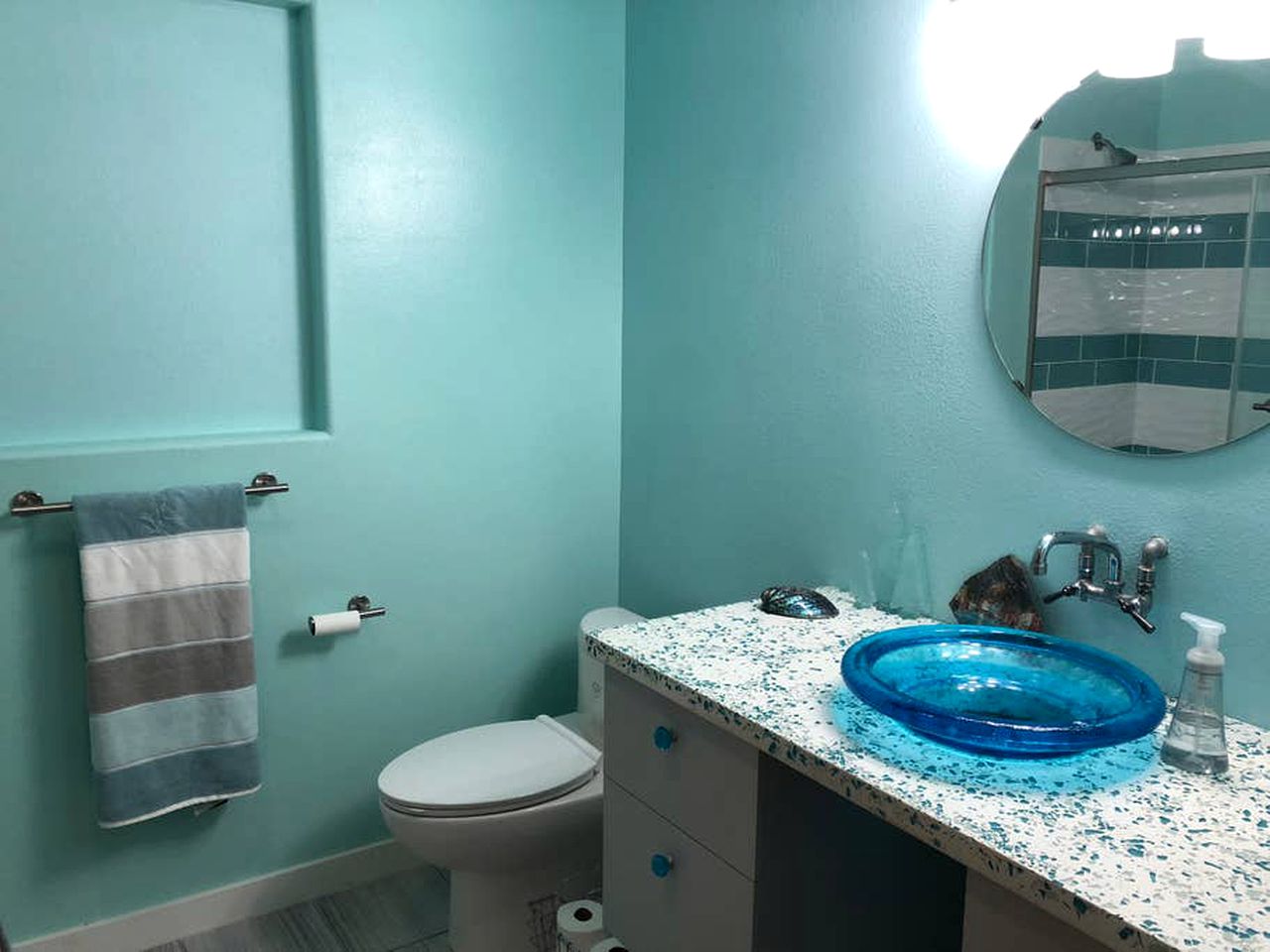 Impressive Cabin with Three Acres of Land near Portland, Oregon