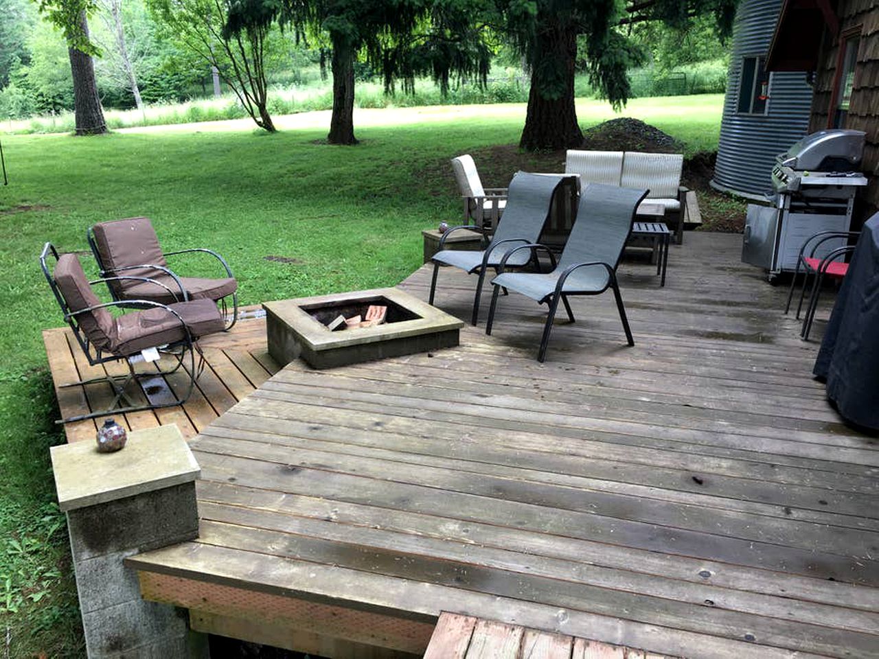 Impressive Cabin with Three Acres of Land near Portland, Oregon