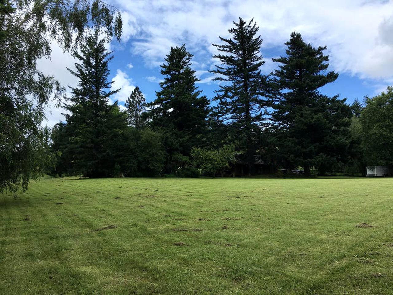 Impressive Cabin with Three Acres of Land near Portland, Oregon