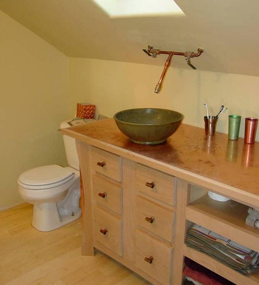 Impressive Cabin with Three Acres of Land near Portland, Oregon