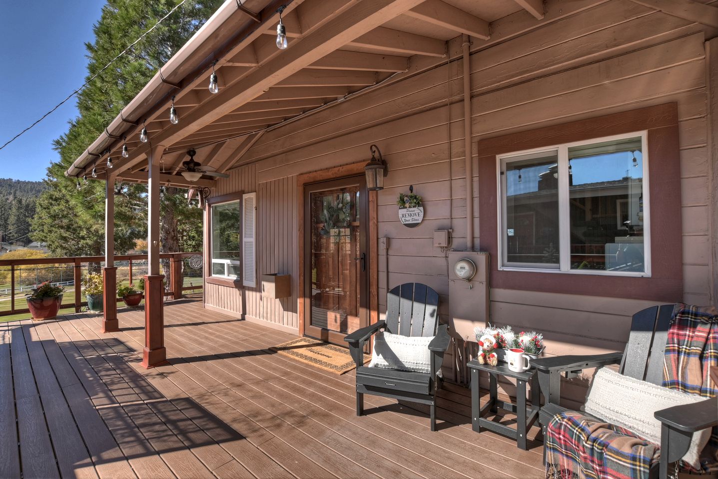 Unwind with a View: Cabin Overlooking the Slopes in Big Bear Lake, California