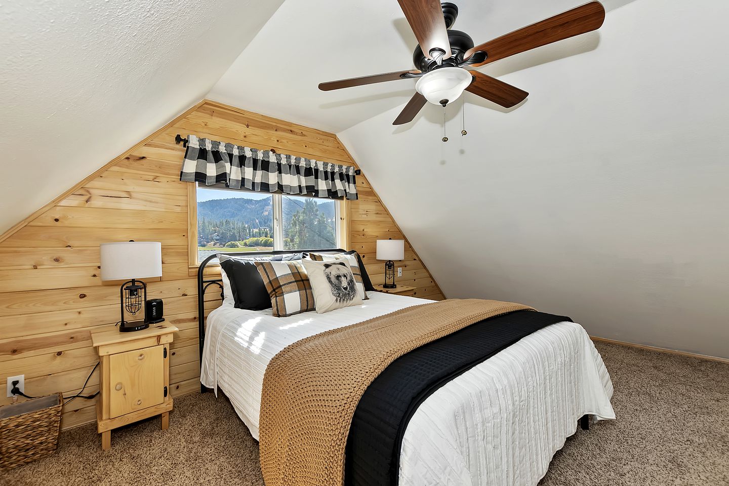 Unwind with a View: Cabin Overlooking the Slopes in Big Bear Lake, California