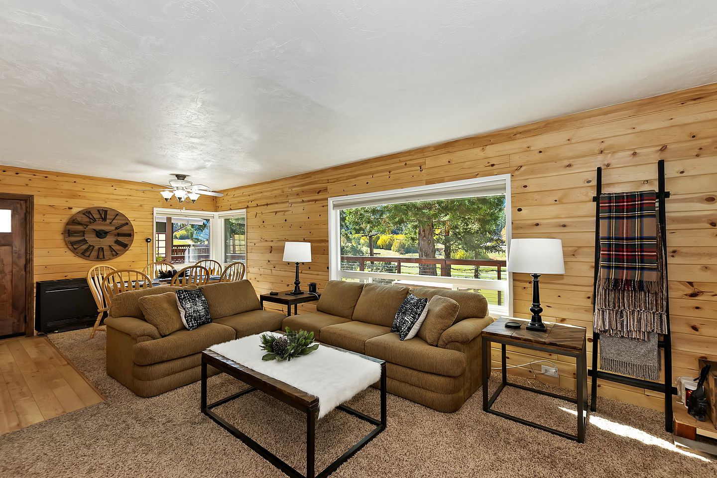 Unwind with a View: Cabin Overlooking the Slopes in Big Bear Lake, California