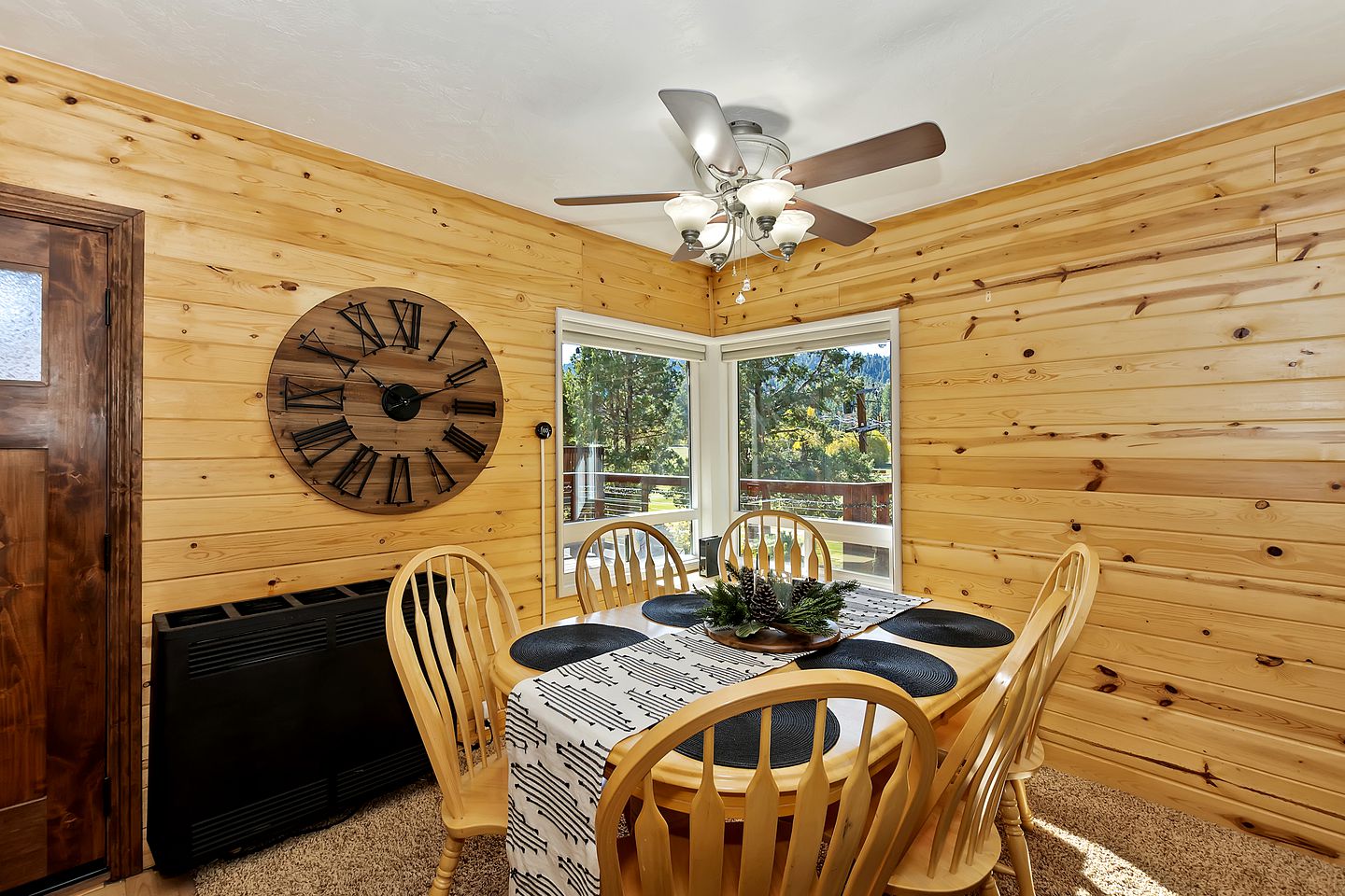 Unwind with a View: Cabin Overlooking the Slopes in Big Bear Lake, California