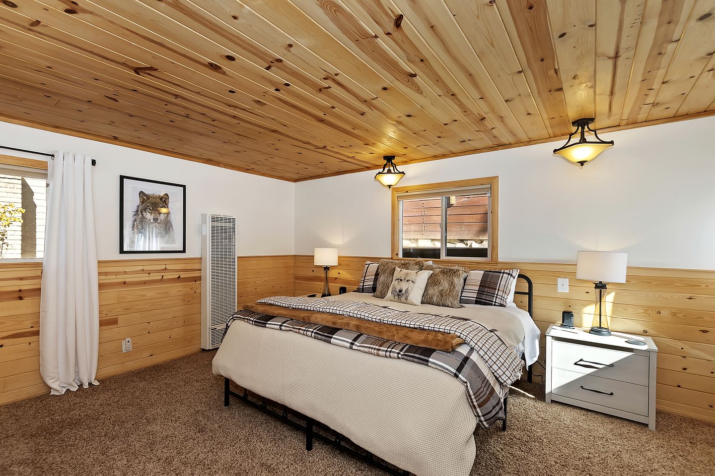 Unwind with a View: Cabin Overlooking the Slopes in Big Bear Lake, California