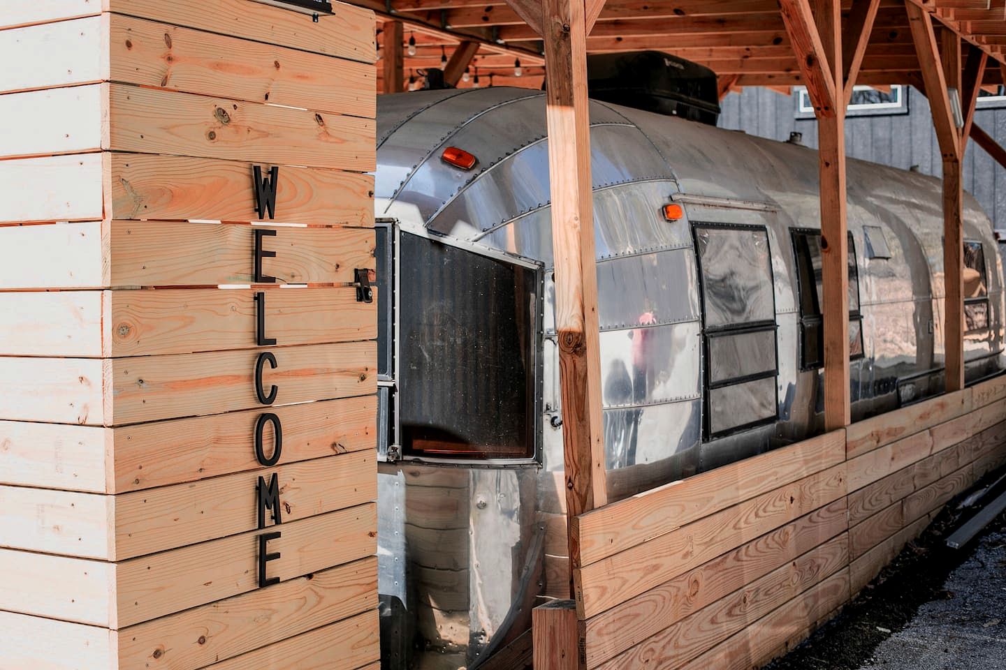 Retro Camper Retreat with Firepit & Hot Tub Escape in Sevierville, Tennessee