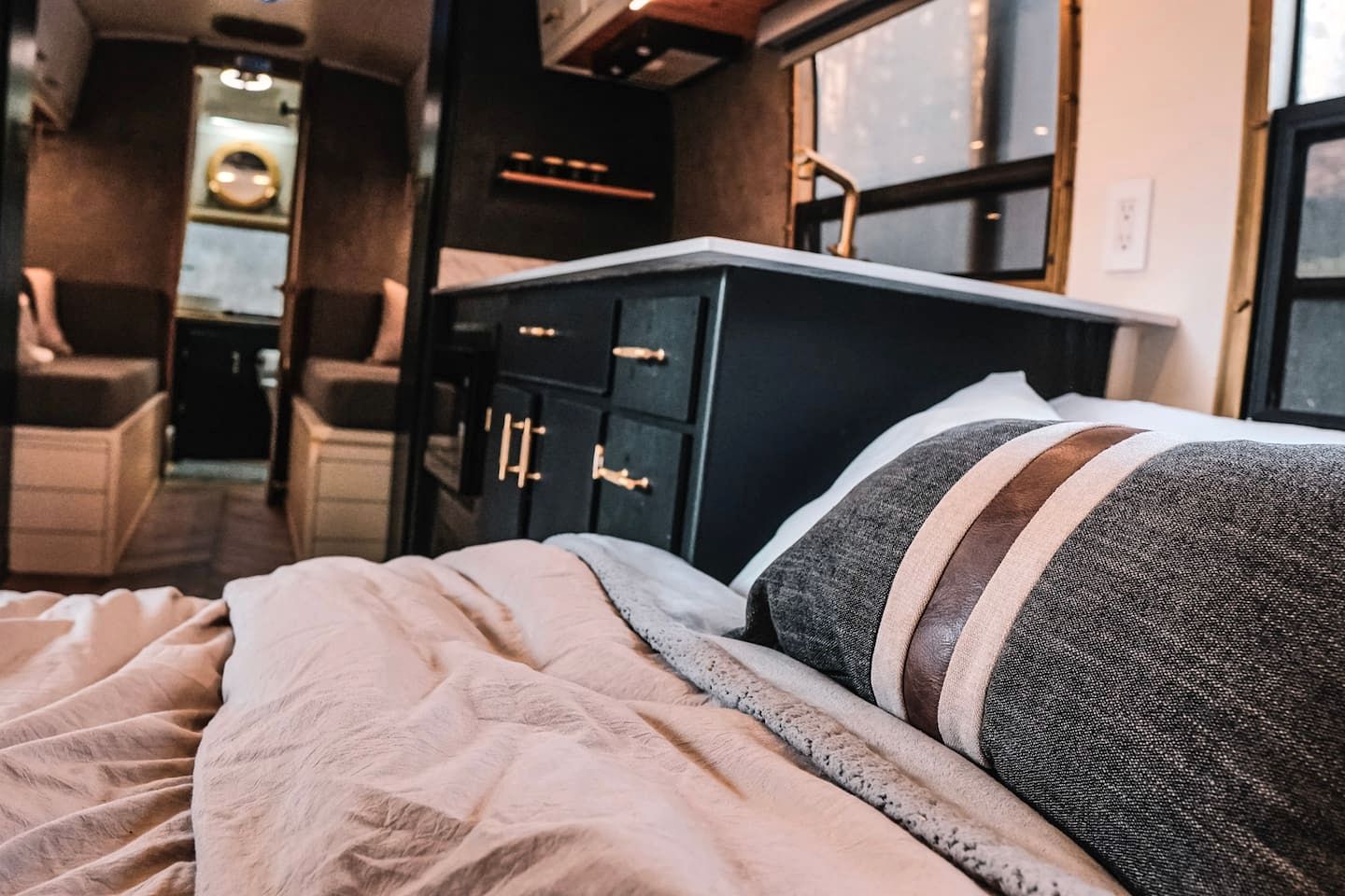 Retro Camper Retreat with Firepit & Hot Tub Escape in Sevierville, Tennessee