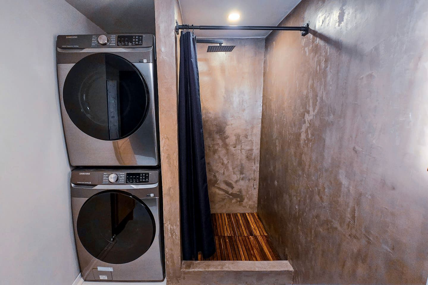 Retro Camper Retreat with Firepit & Hot Tub Escape in Sevierville, Tennessee