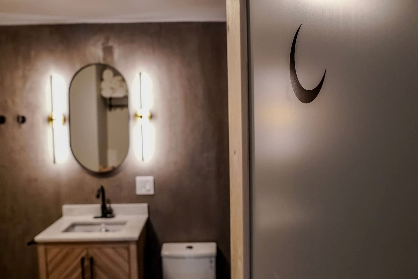 Retro Camper Retreat with Firepit & Hot Tub Escape in Sevierville, Tennessee