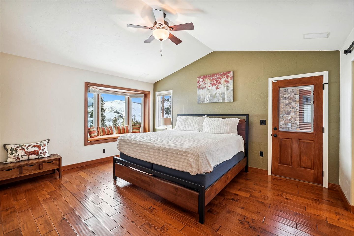 Incredible Family Cabin with Hot Tub and Mountain Views near Ski Slopes of Breckenridge, Colorado