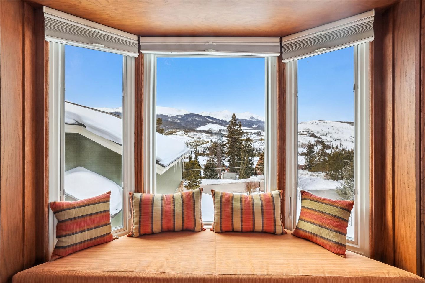 Incredible Family Cabin with Hot Tub and Mountain Views near Ski Slopes of Breckenridge, Colorado