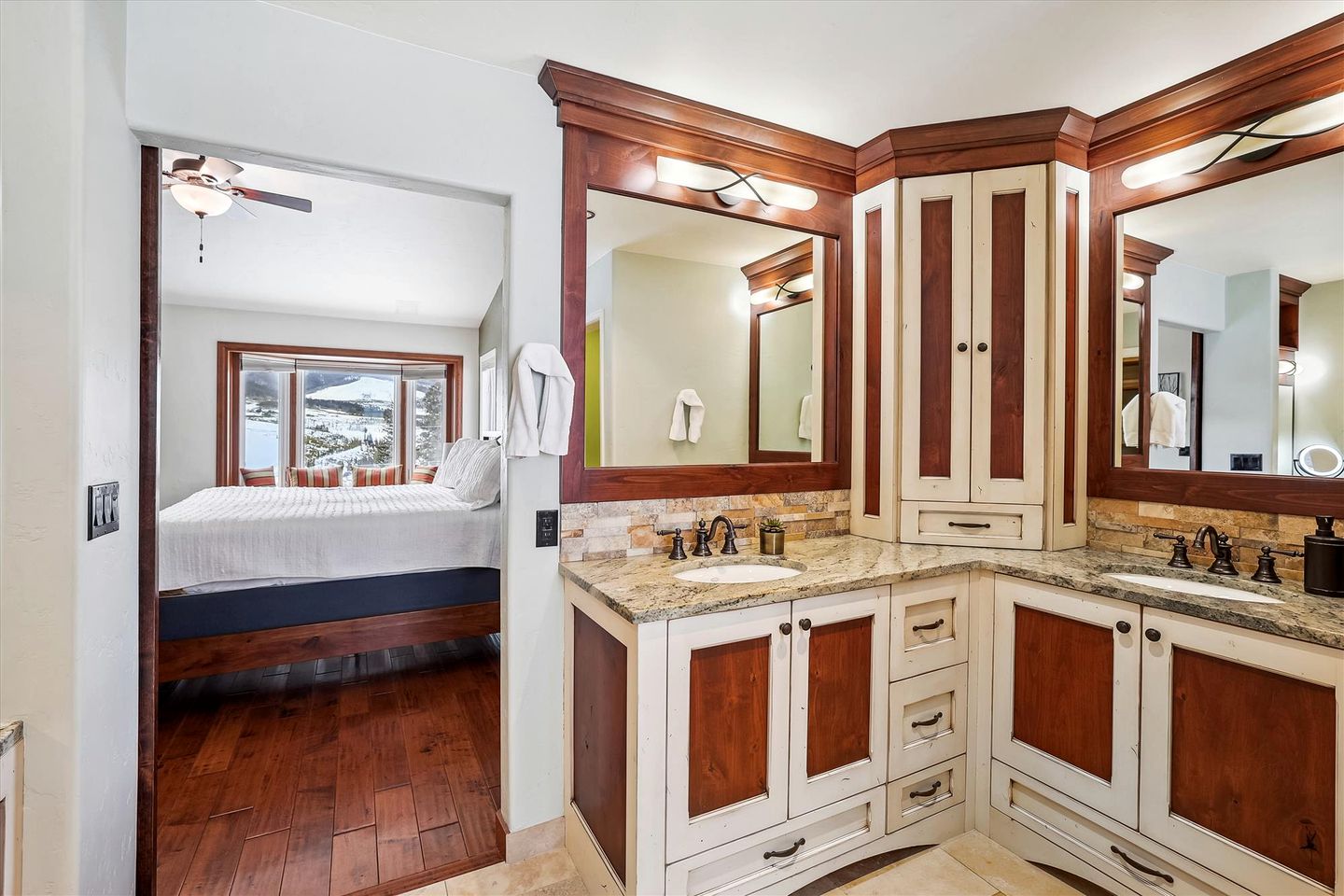 Incredible Family Cabin with Hot Tub and Mountain Views near Ski Slopes of Breckenridge, Colorado