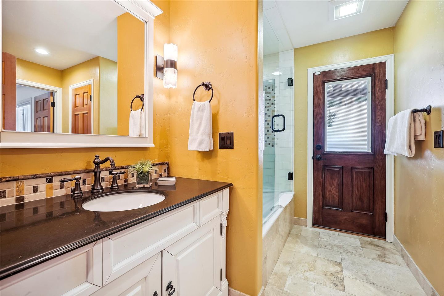 Incredible Family Cabin with Hot Tub and Mountain Views near Ski Slopes of Breckenridge, Colorado