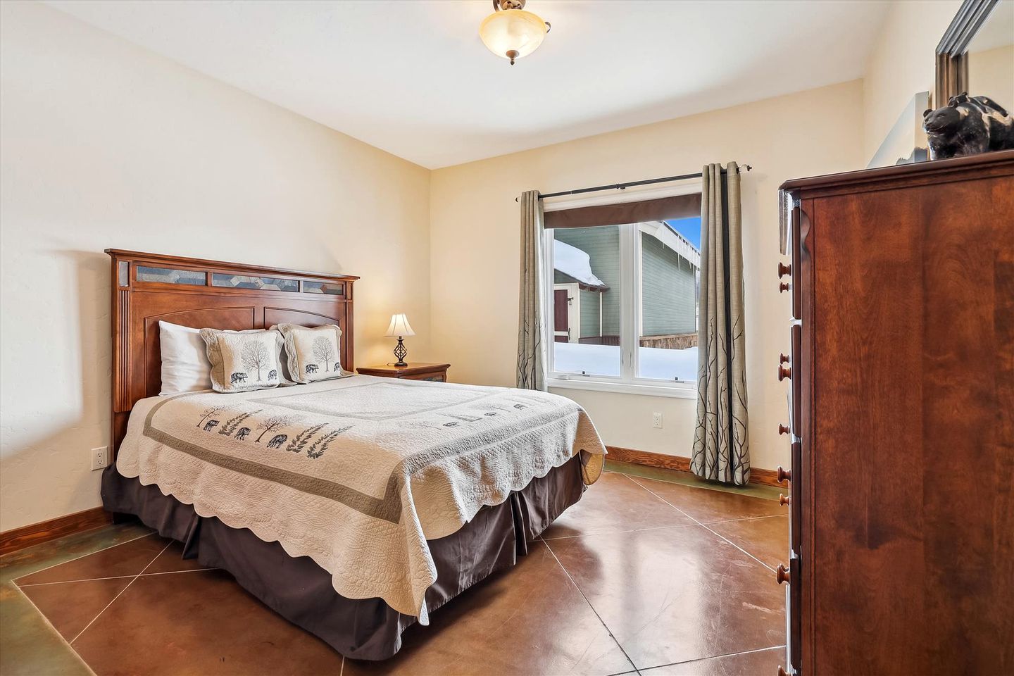 Incredible Family Cabin with Hot Tub and Mountain Views near Ski Slopes of Breckenridge, Colorado