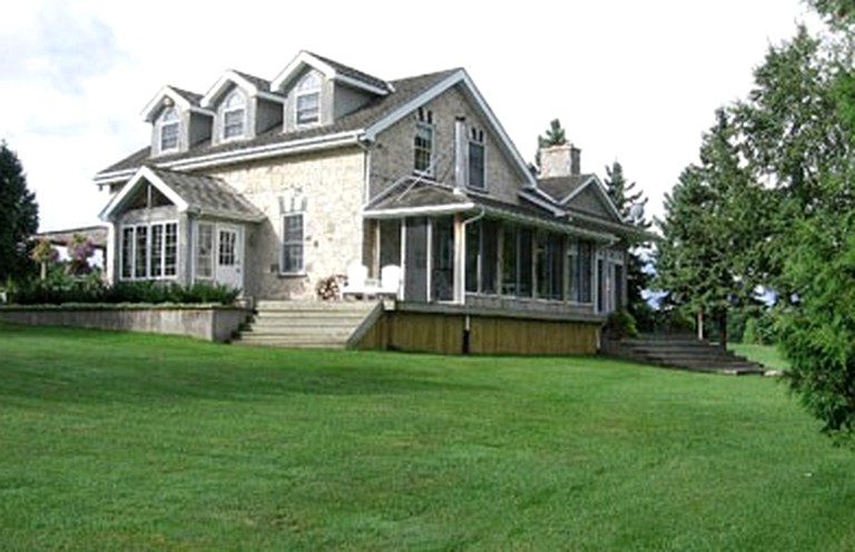 Villas (Flesherton, Ontario, Canada)