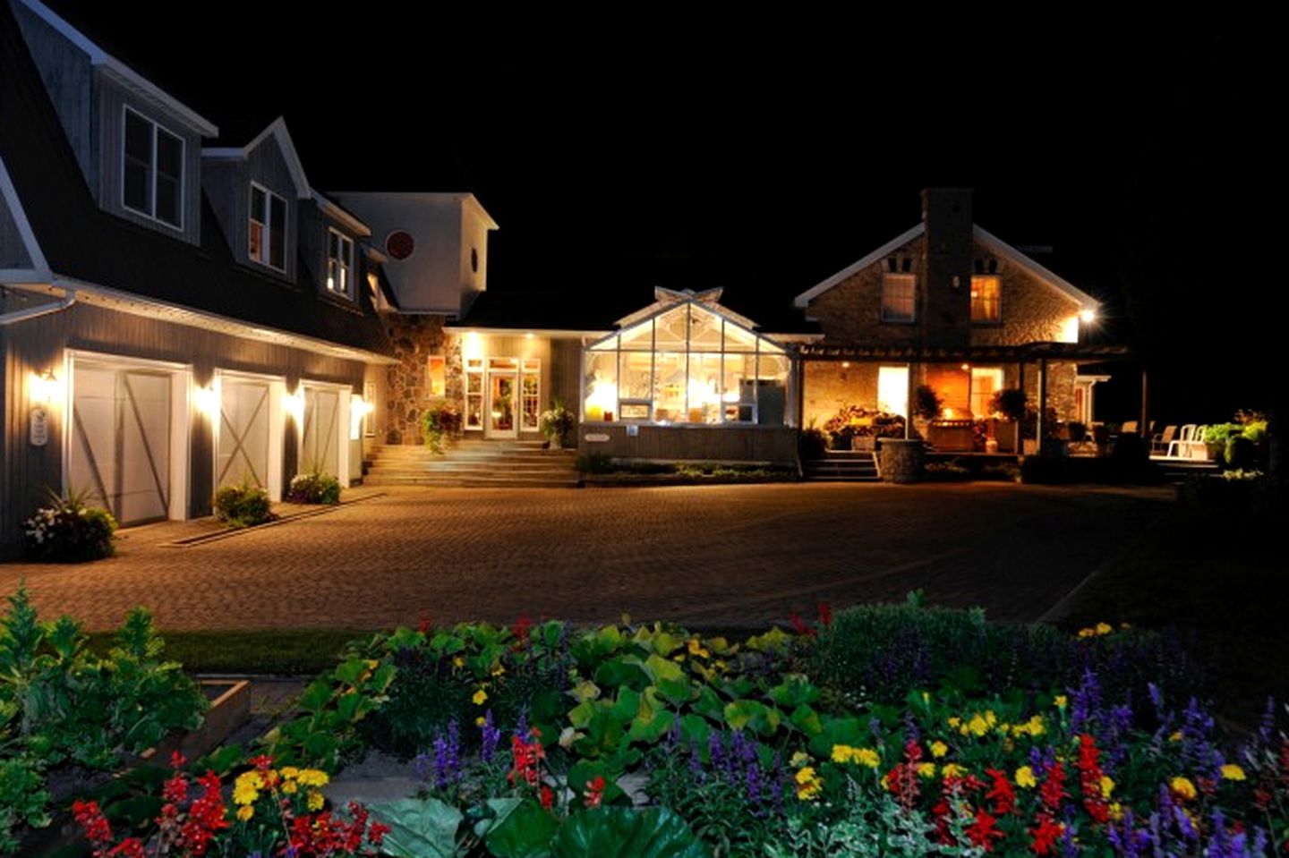 Luxurious Cottage Retreat Rental Nestled in the Beautiful Wilderness of Grey County, Ontario