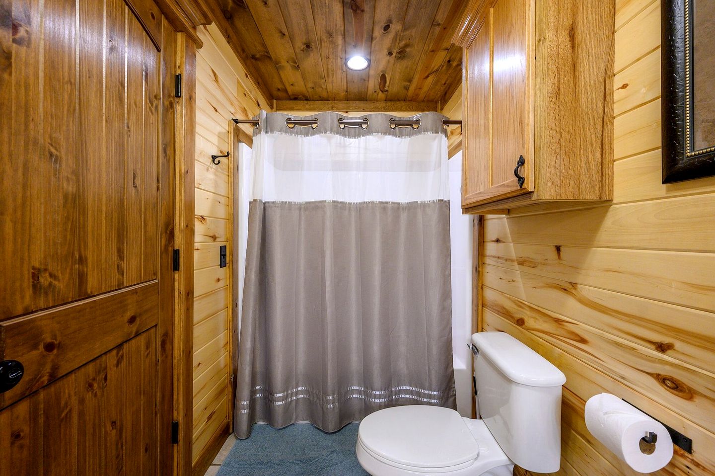 Rustic Two-Story Cabin with Hot Tub, Game Loft & Fireplace Near Broken Bow