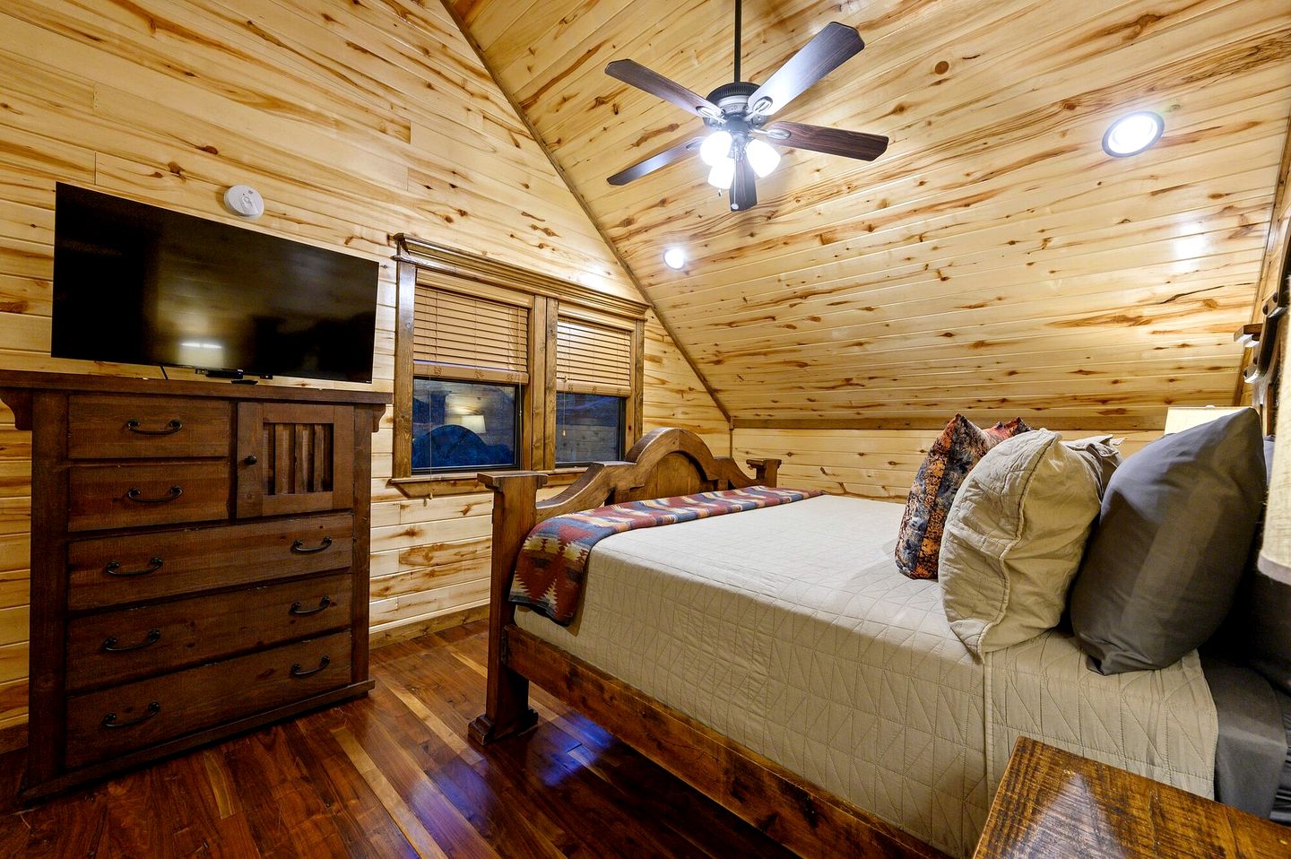 Rustic Two-Story Cabin with Hot Tub, Game Loft & Fireplace Near Broken Bow