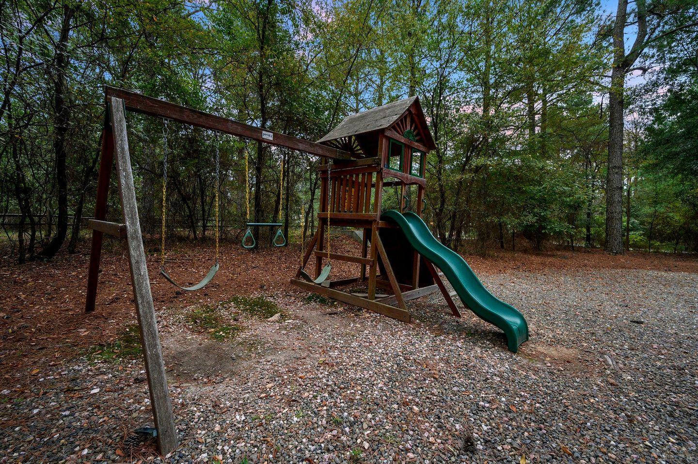 Rustic Two-Story Cabin with Hot Tub, Game Loft & Fireplace Near Broken Bow