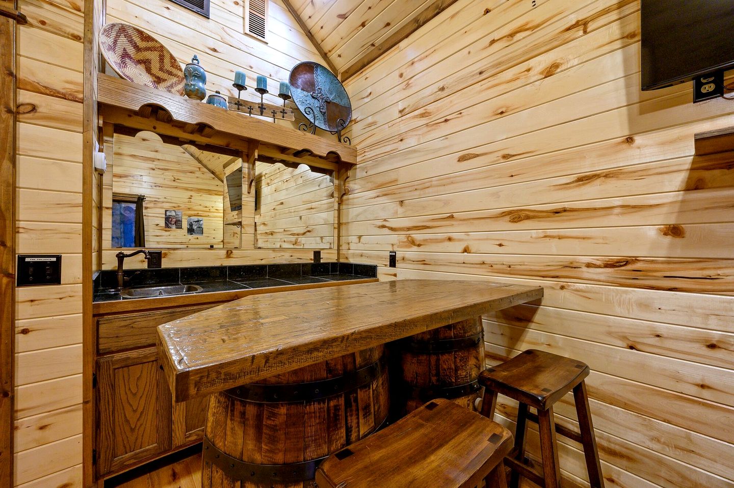 Rustic Two-Story Cabin with Hot Tub, Game Loft & Fireplace Near Broken Bow