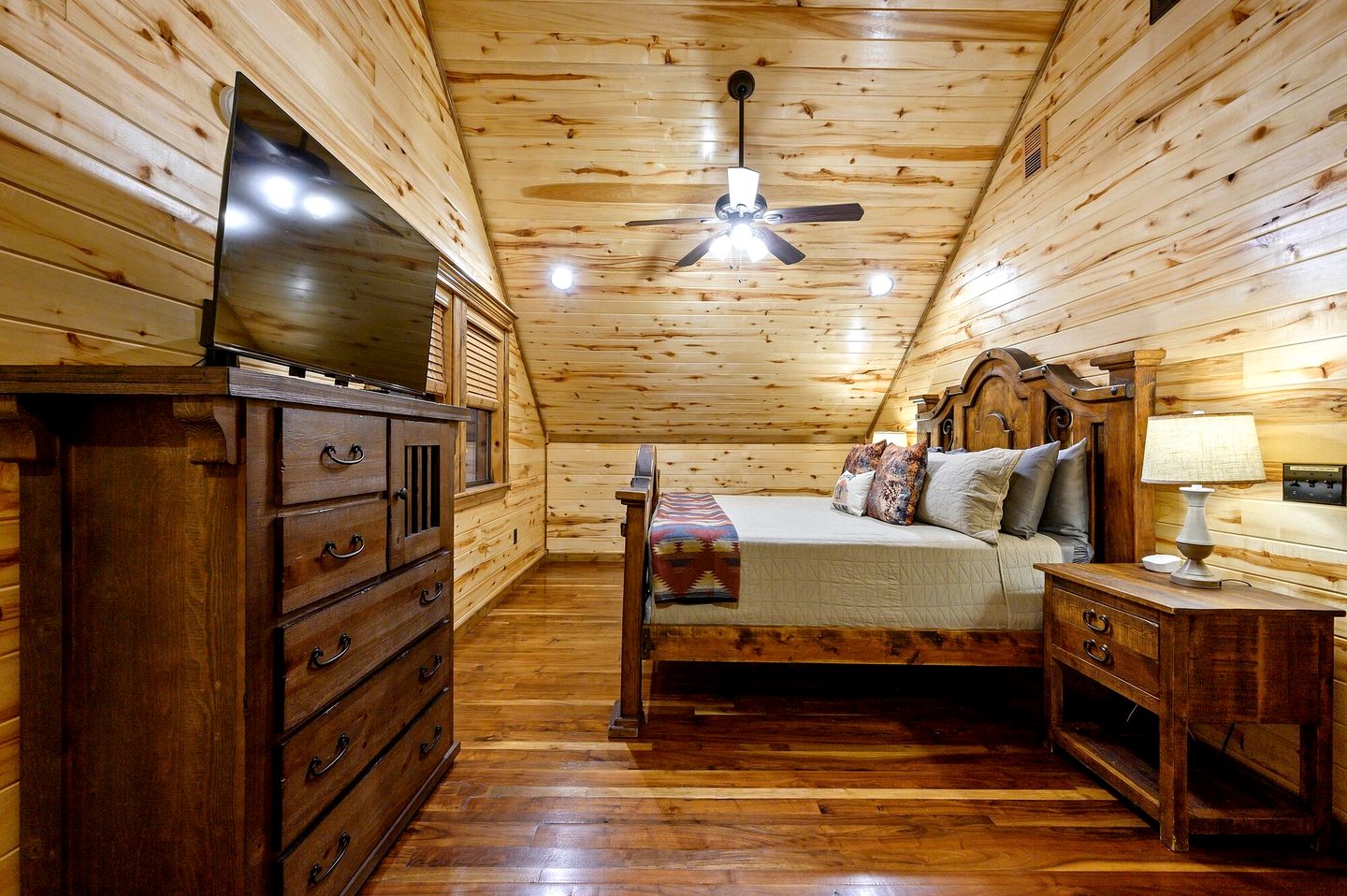 Rustic Two-Story Cabin with Hot Tub, Game Loft & Fireplace Near Broken Bow