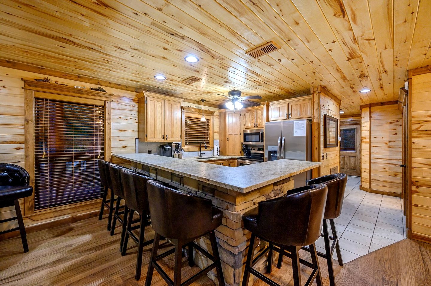 Rustic Two-Story Cabin with Hot Tub, Game Loft & Fireplace Near Broken Bow