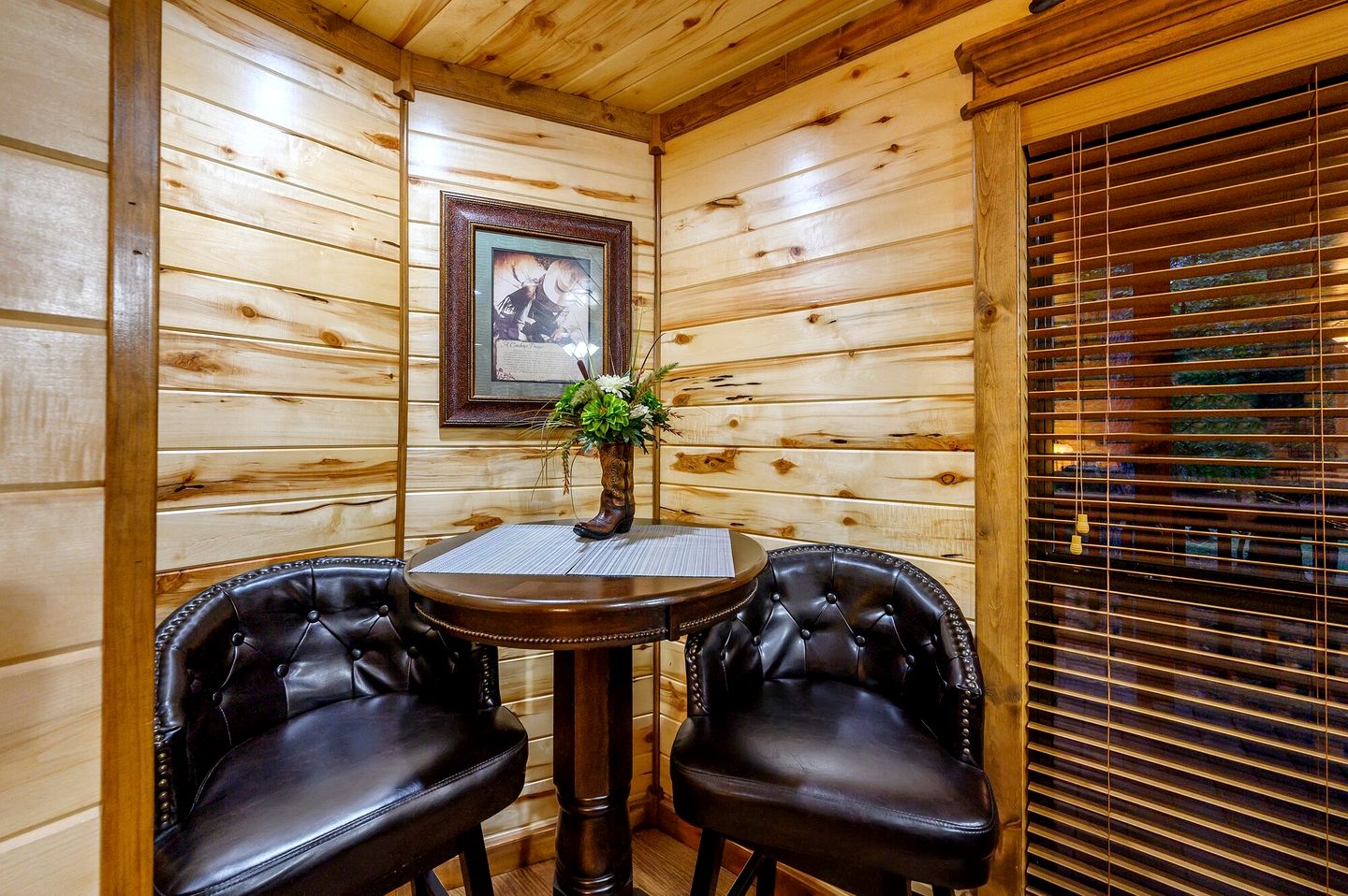 Rustic Two-Story Cabin with Hot Tub, Game Loft & Fireplace Near Broken Bow