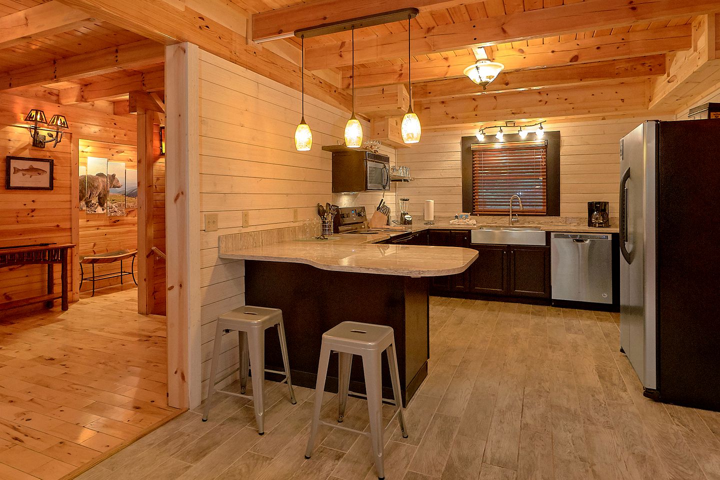 Enormous and Luxurious Cabin Rental for Amazing Getaways near the Great Smoky Mountains, Tennessee