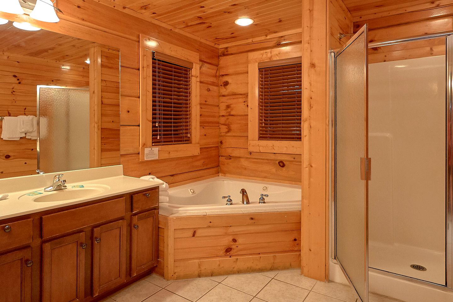 Enormous and Luxurious Cabin Rental for Amazing Getaways near the Great Smoky Mountains, Tennessee